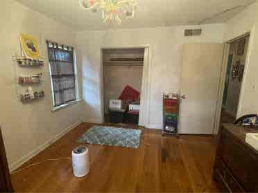 2 girls looking for 3rd room mate