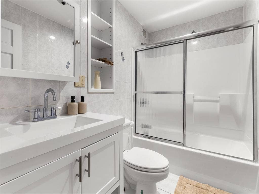 ✨Modern Living in Hell’s Kitchen✨