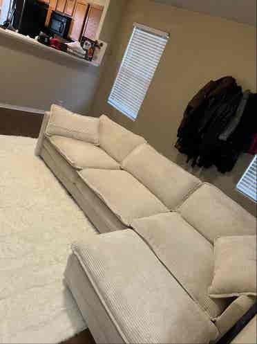 ISO a clean (FEMALE) roommate