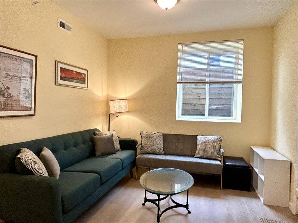 FULLY FURNISHED & RENOVATED Room