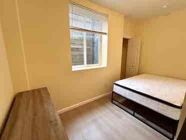 FULLY FURNISHED & RENOVATED Room