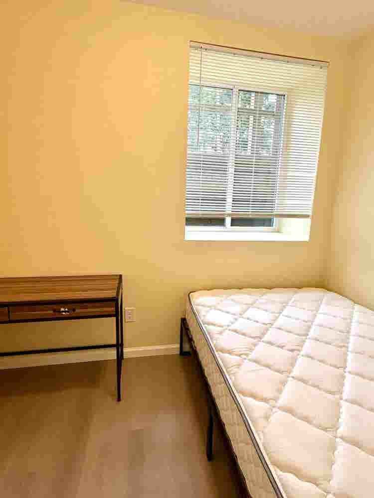 FULLY FURNISHED & RENOVATED Room