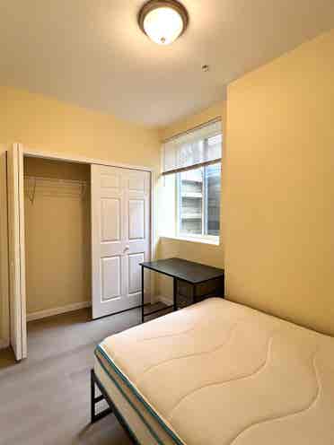 FULLY FURNISHED & RENOVATED Room