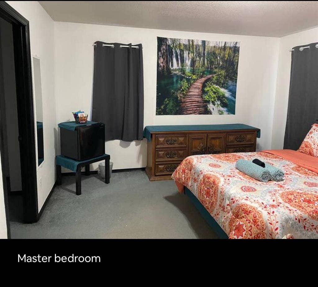 Huge Master Bedroom w/Private Bath