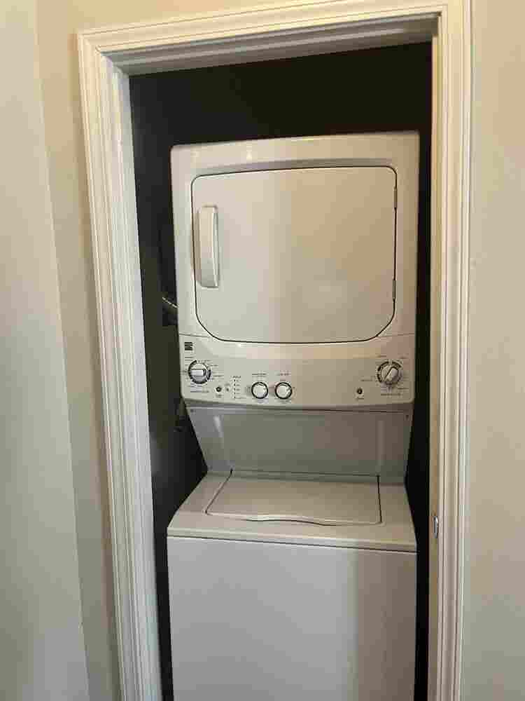 Bath IN  APT. AUG FREE