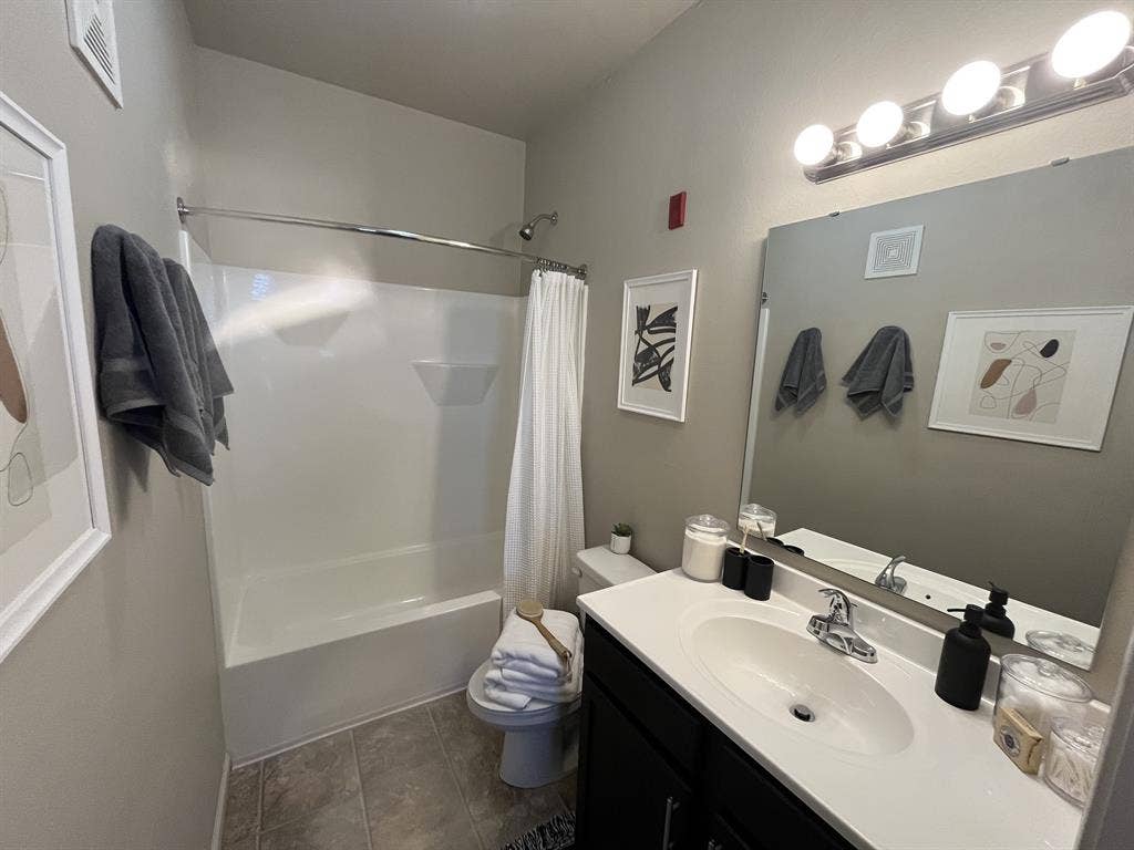 Bath IN  APT. AUG FREE