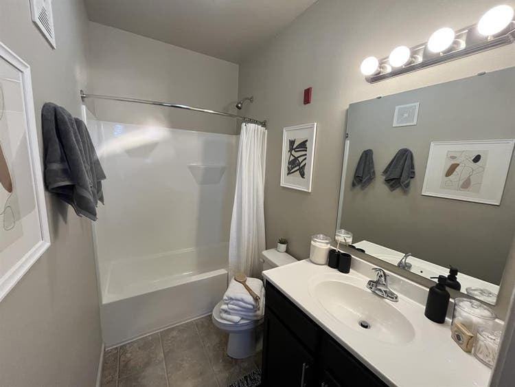 Bath IN  APT. AUG FREE