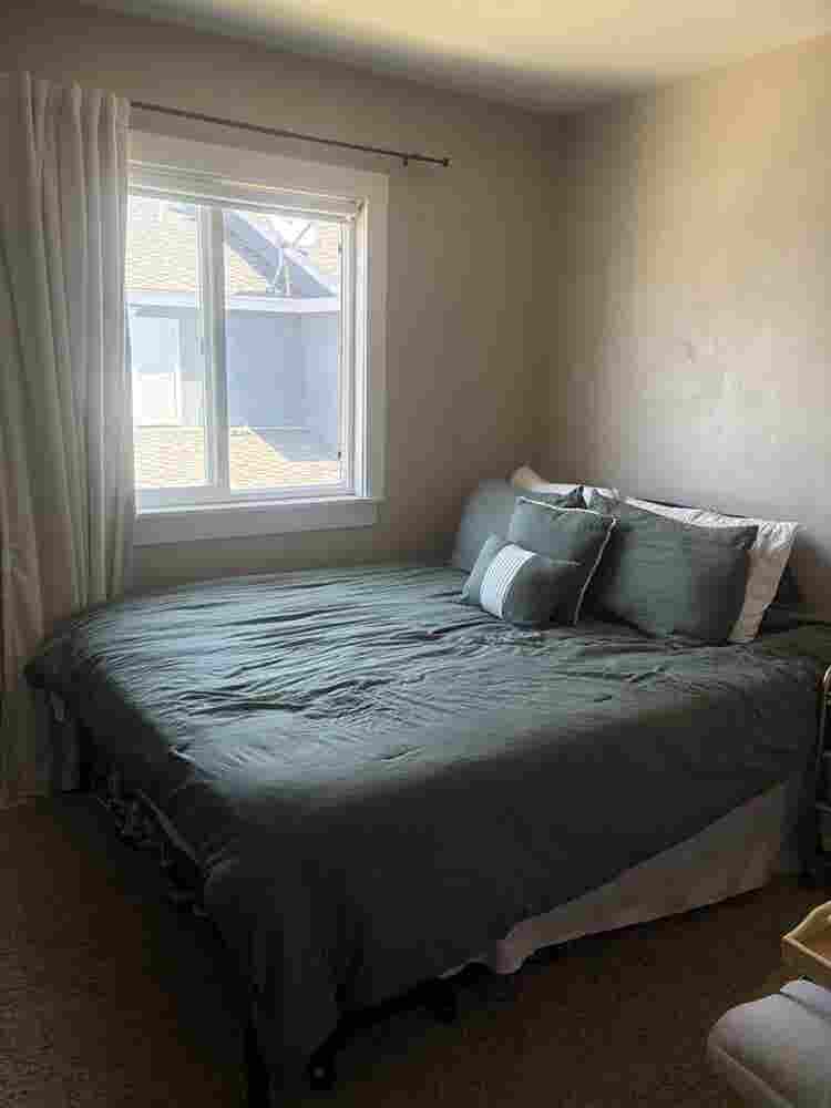 1 room with shared bathroomm