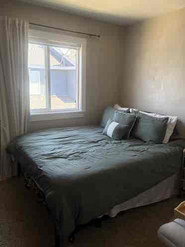 1 room with shared bathroomm