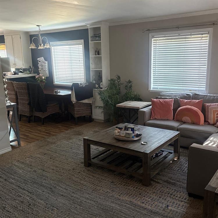 1 room with shared bathroomm
