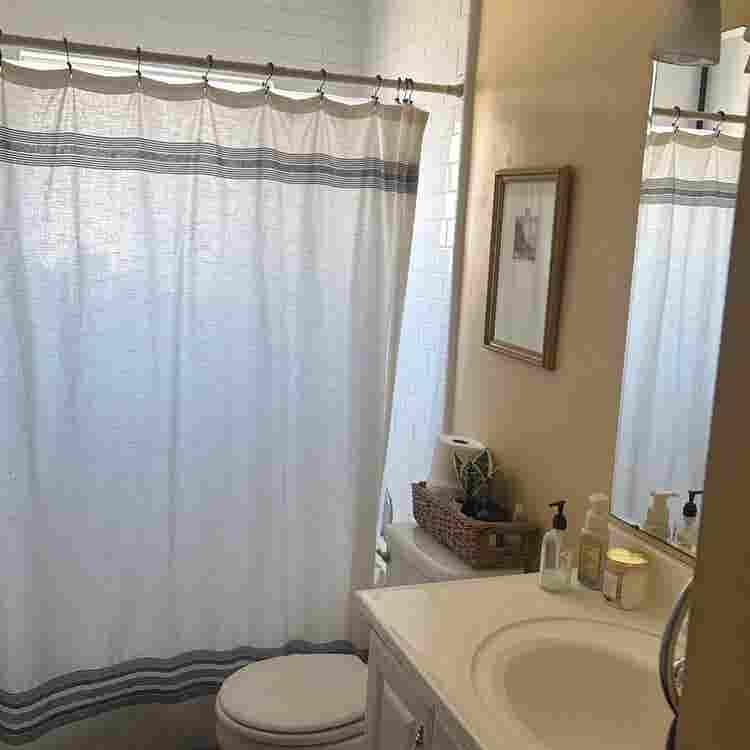 1 room with shared bathroomm