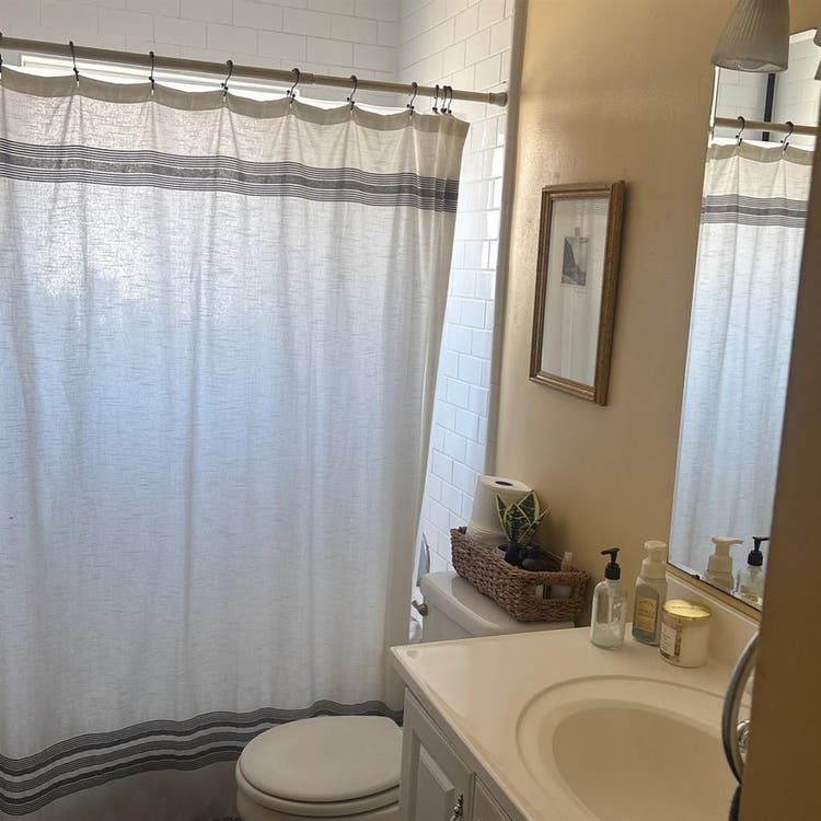 1 room with shared bathroomm