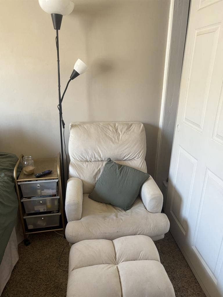 1 room with shared bathroomm