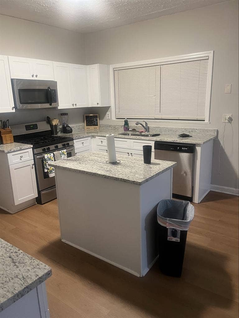 Room In Rooming House for Rent