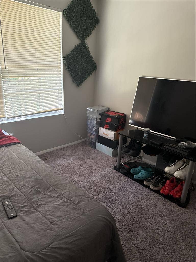 Room In Rooming House for Rent