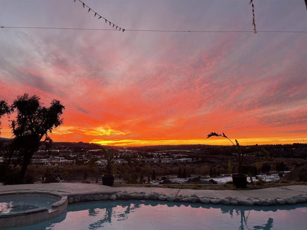 Room with Sunset/City Views!