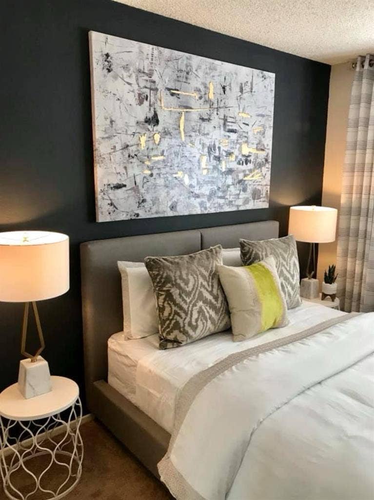Room with Sunset/City Views!