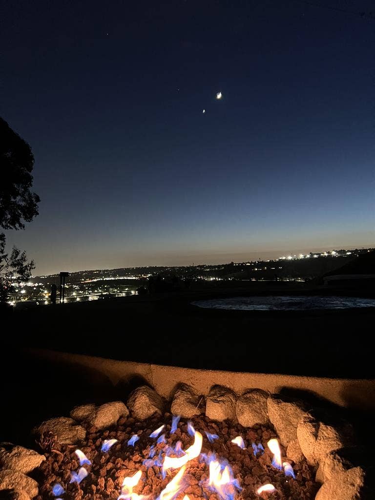 Room with Sunset/City Views!