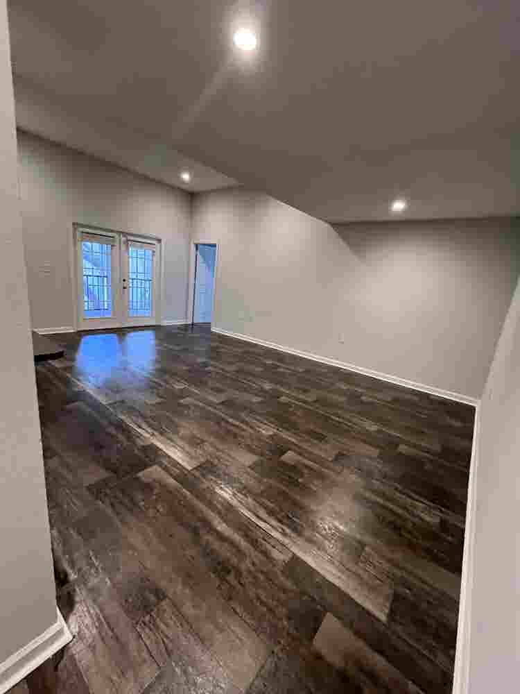 MASTER BEDROOM AVALIABLE