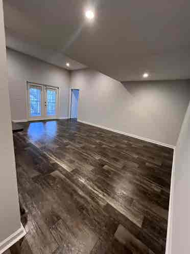 MASTER BEDROOM AVALIABLE