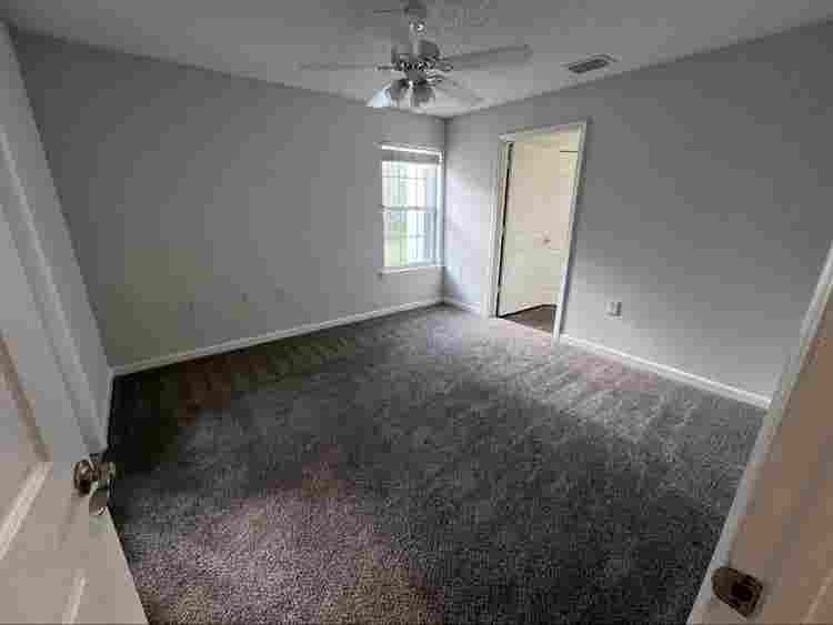 MASTER BEDROOM AVALIABLE