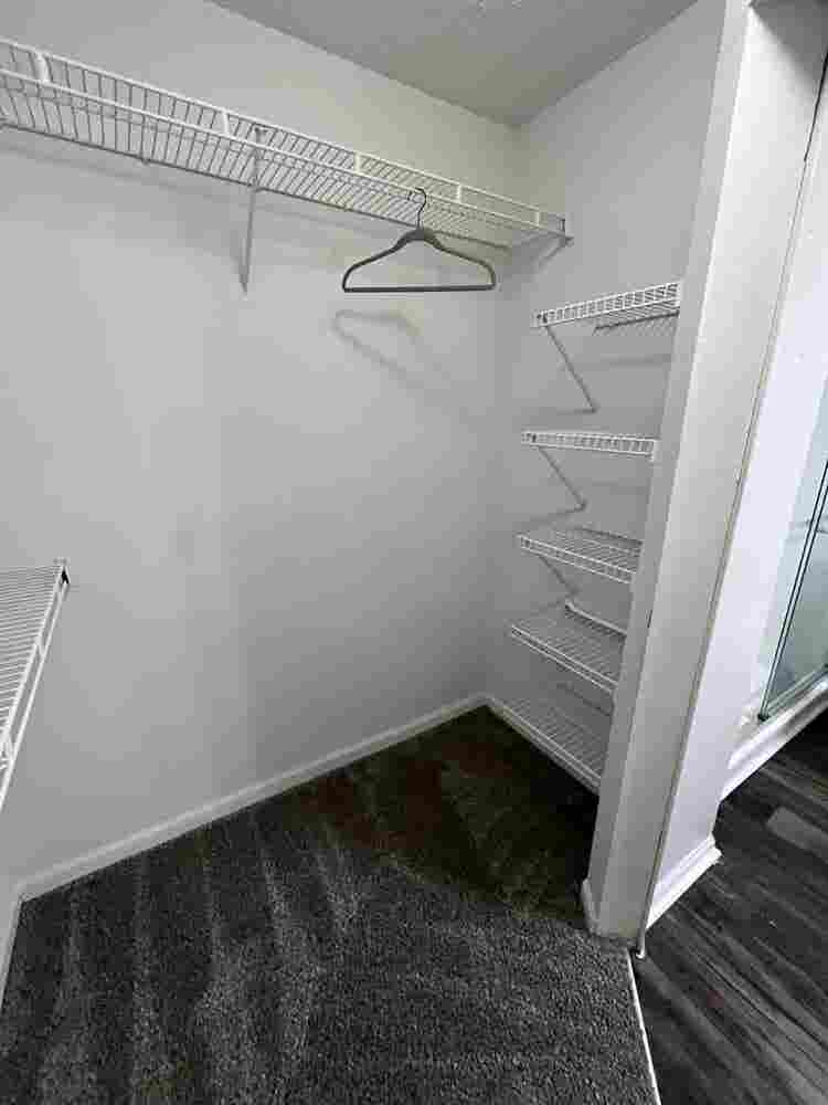 MASTER BEDROOM AVALIABLE