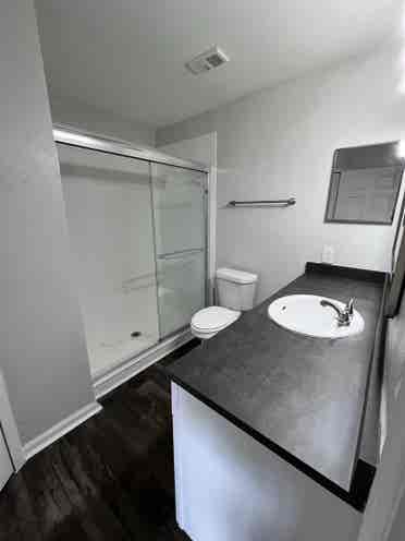 MASTER BEDROOM AVALIABLE