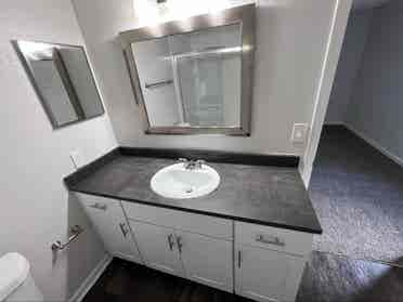 MASTER BEDROOM AVALIABLE