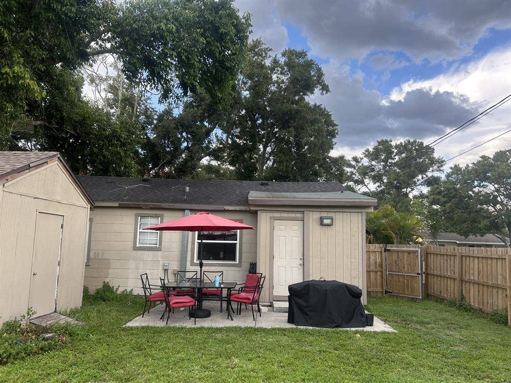 Master bedroom for rent
