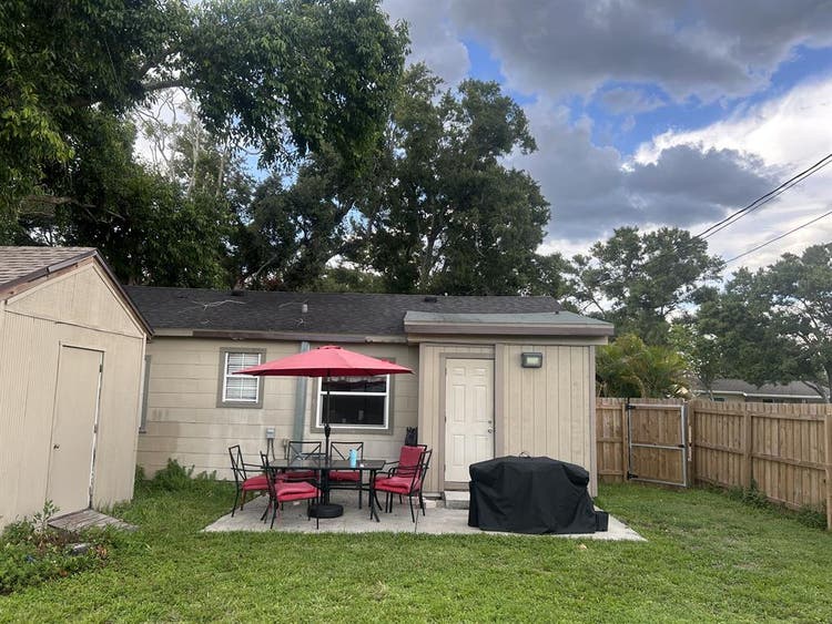 Master bedroom for rent