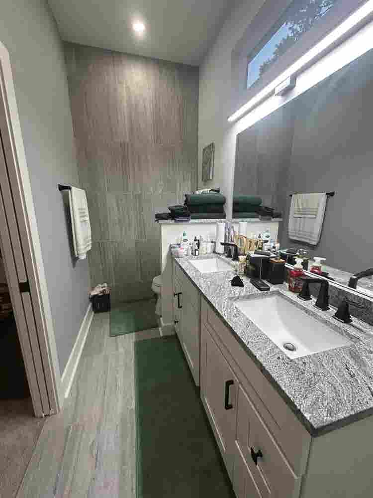 Looking for a roommate
