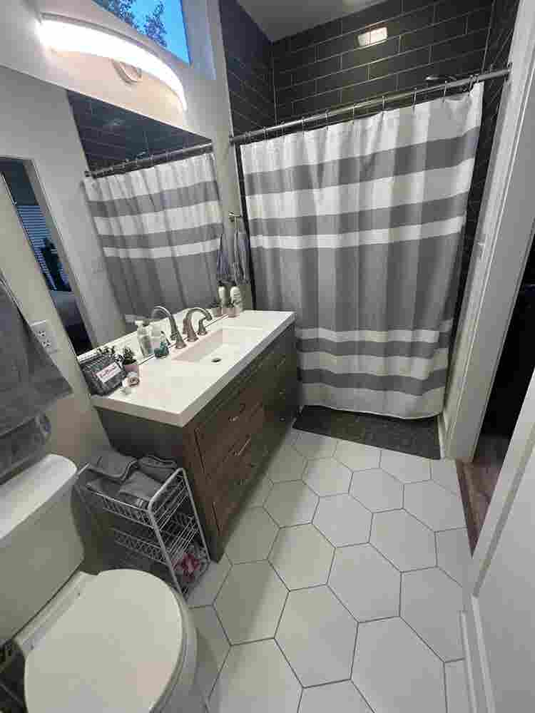 Looking for a roommate