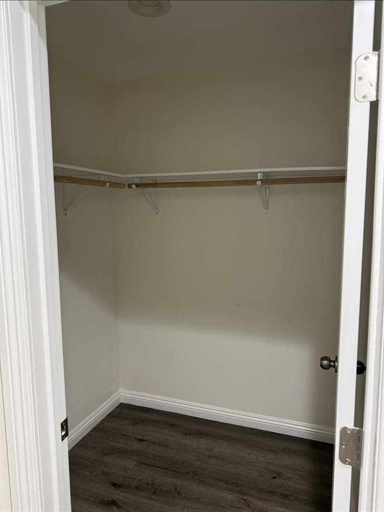1 bedroom with bathroom + closet