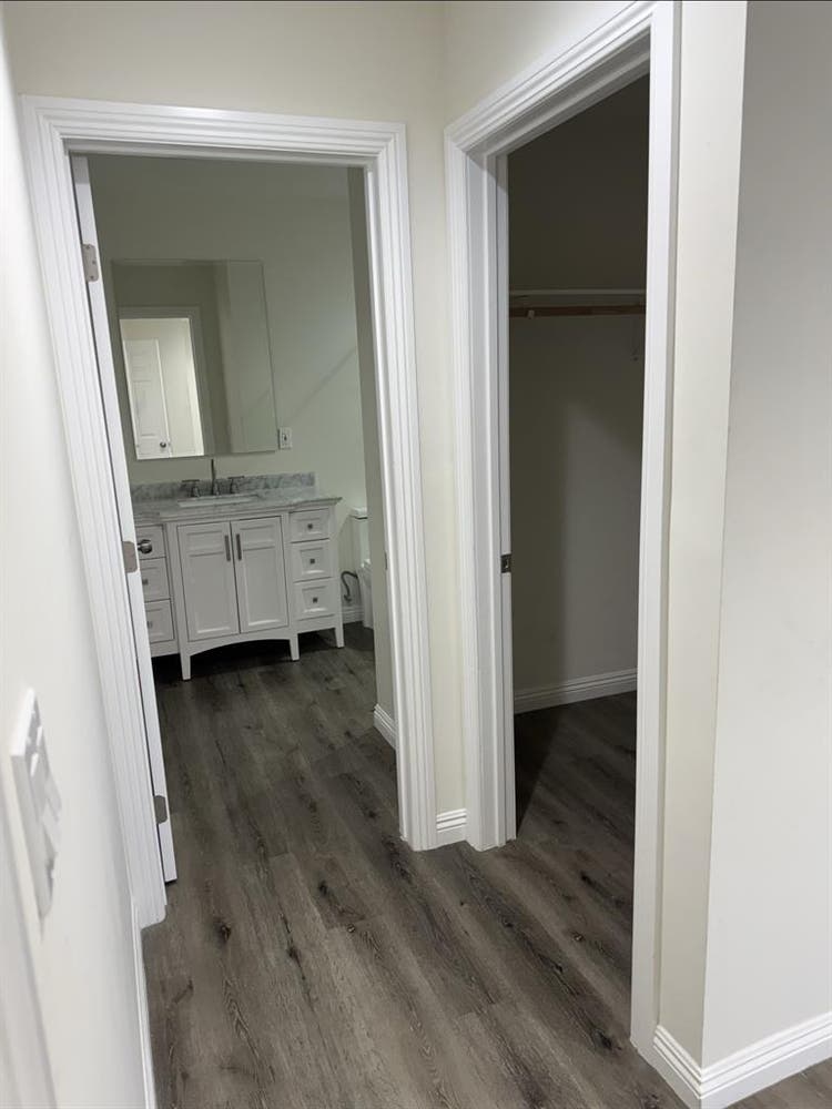 1 bedroom with bathroom + closet