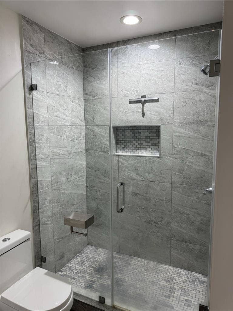 1 bedroom with bathroom + closet