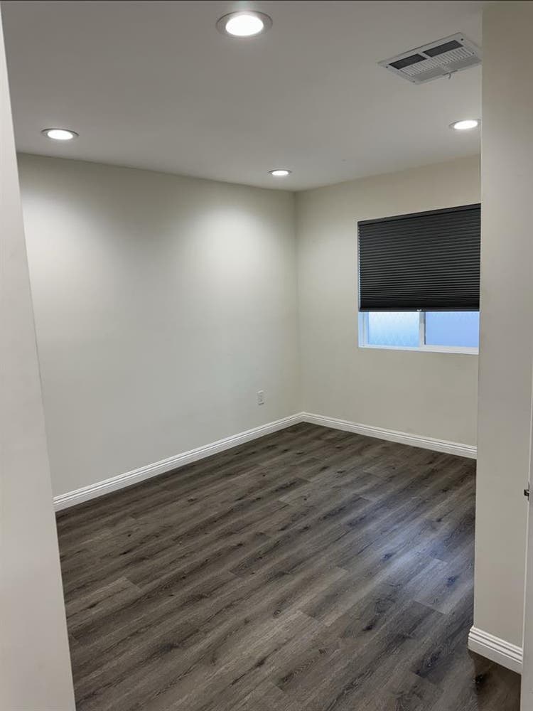 1 bedroom with bathroom + closet