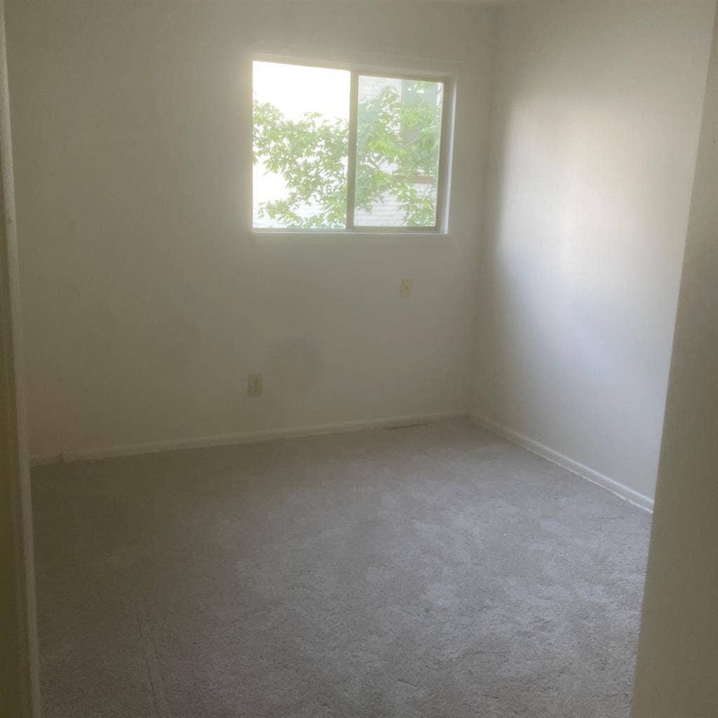 Room in E Rich Street, Columbus