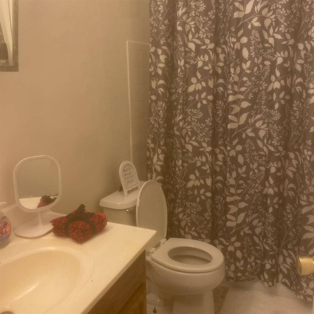 Room in E Rich Street, Columbus