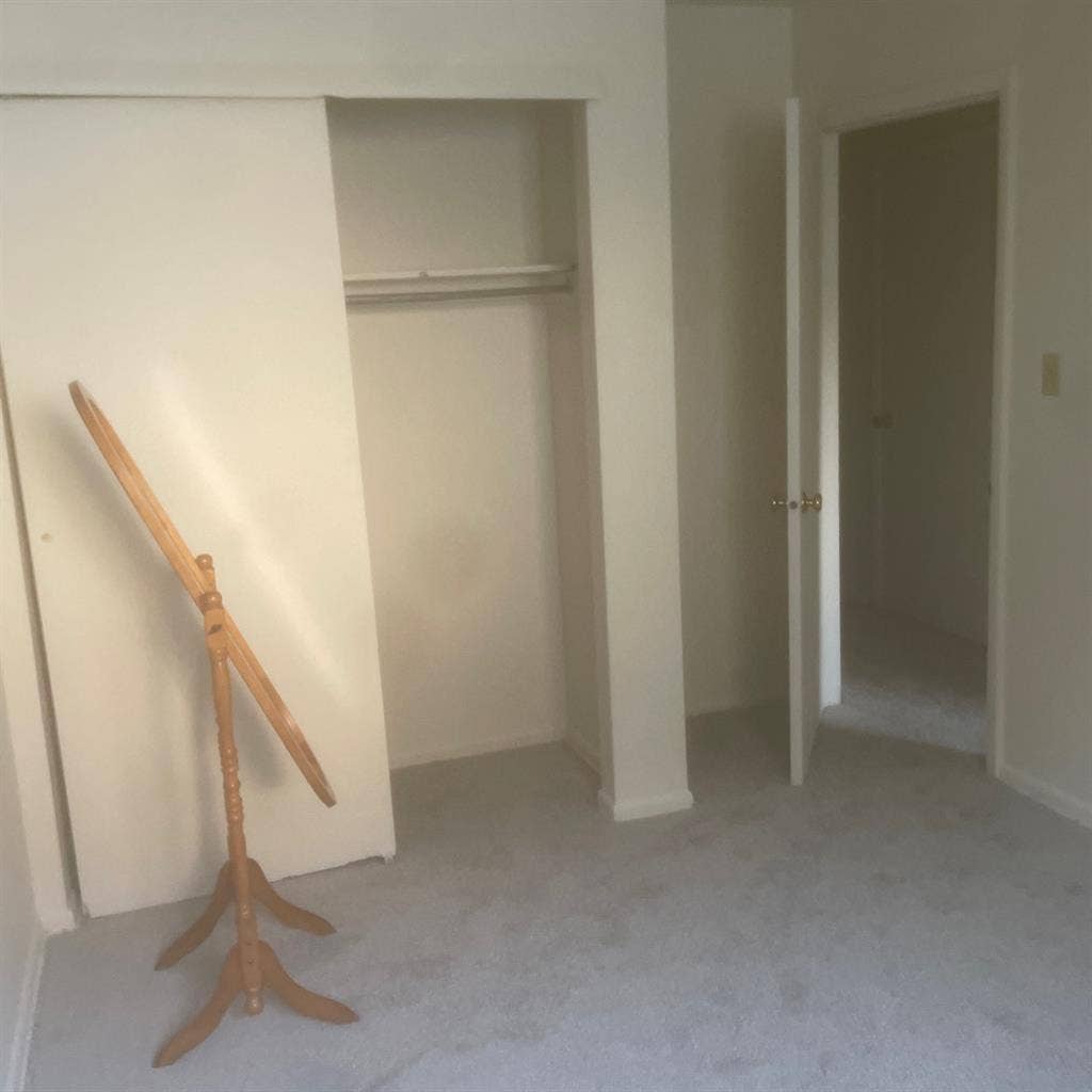 Room in E Rich Street, Columbus