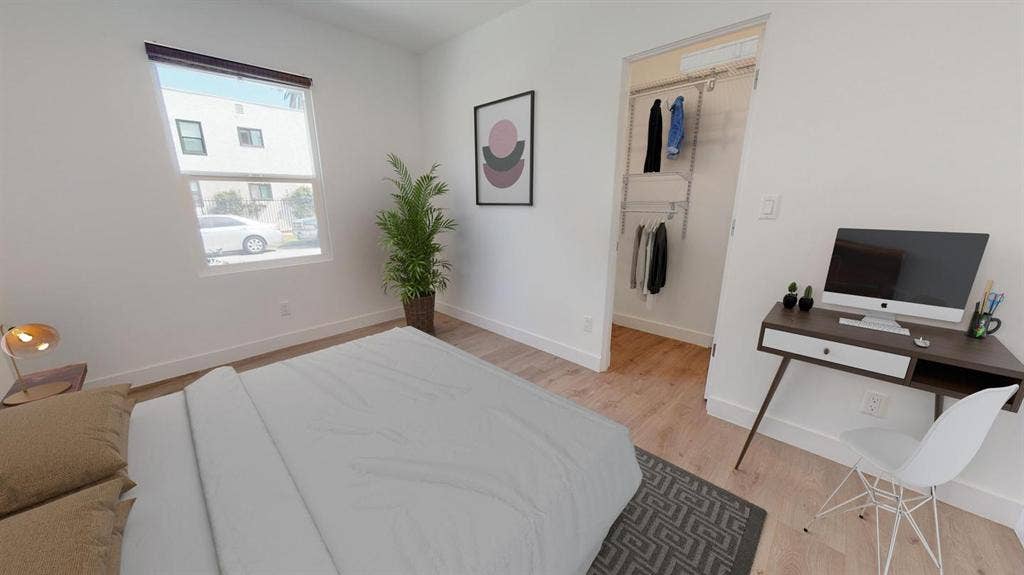 1 BR in Los Angeles