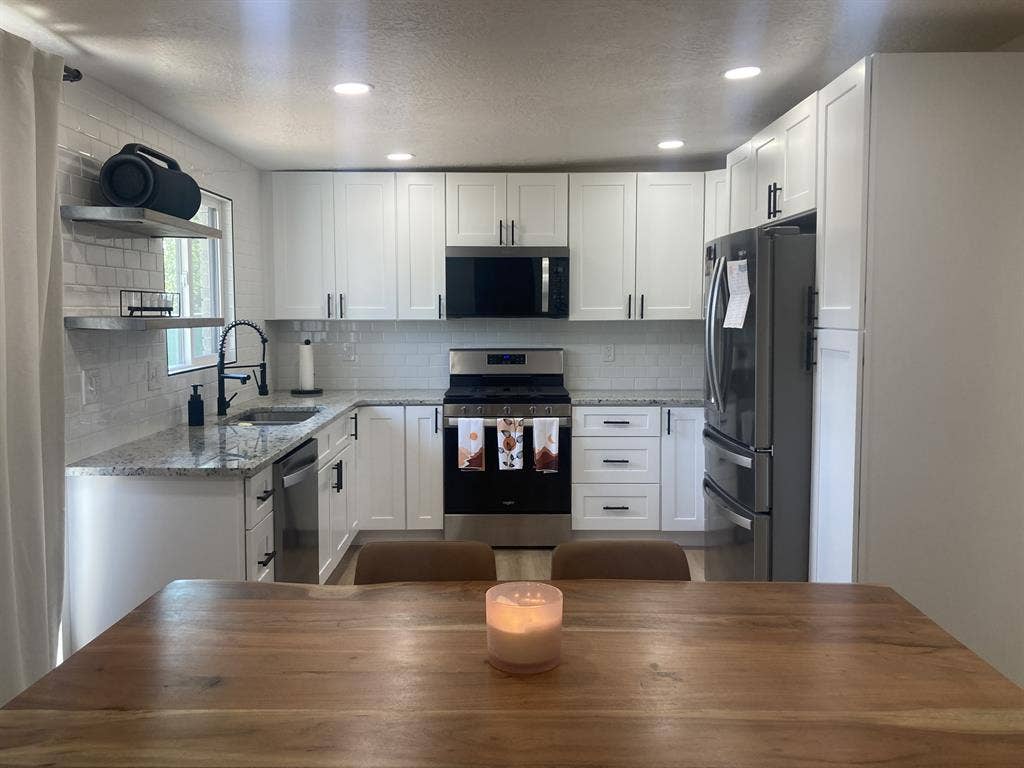 Female roommate wanted