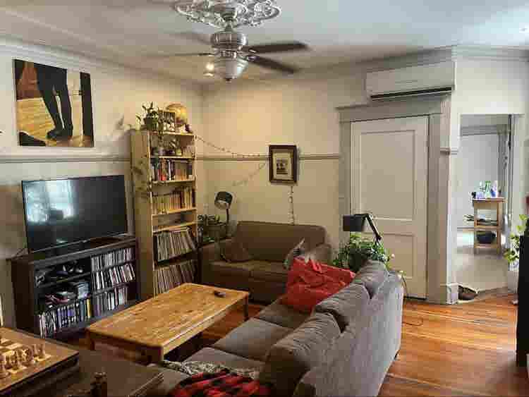 4 private rooms and 2 bathrooms