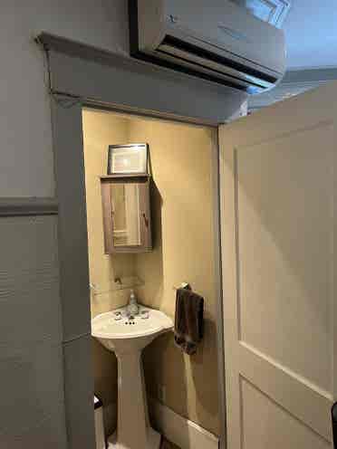 4 private rooms and 2 bathrooms