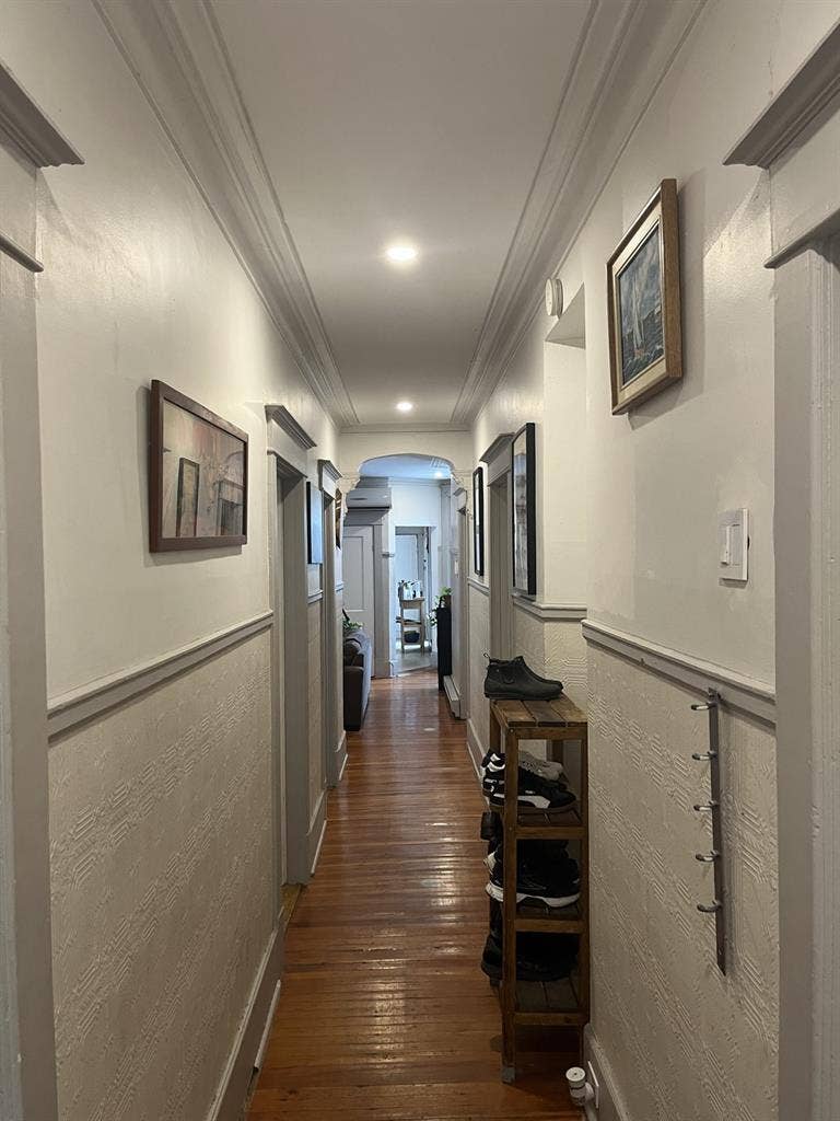 4 private rooms and 2 bathrooms