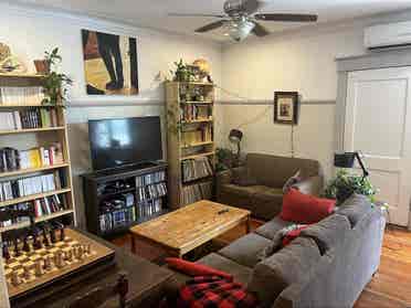 4 private rooms and 2 bathrooms