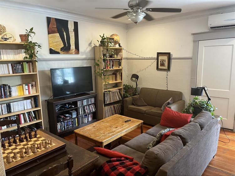 4 private rooms and 2 bathrooms
