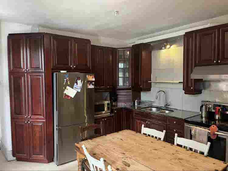 4 private rooms and 2 bathrooms
