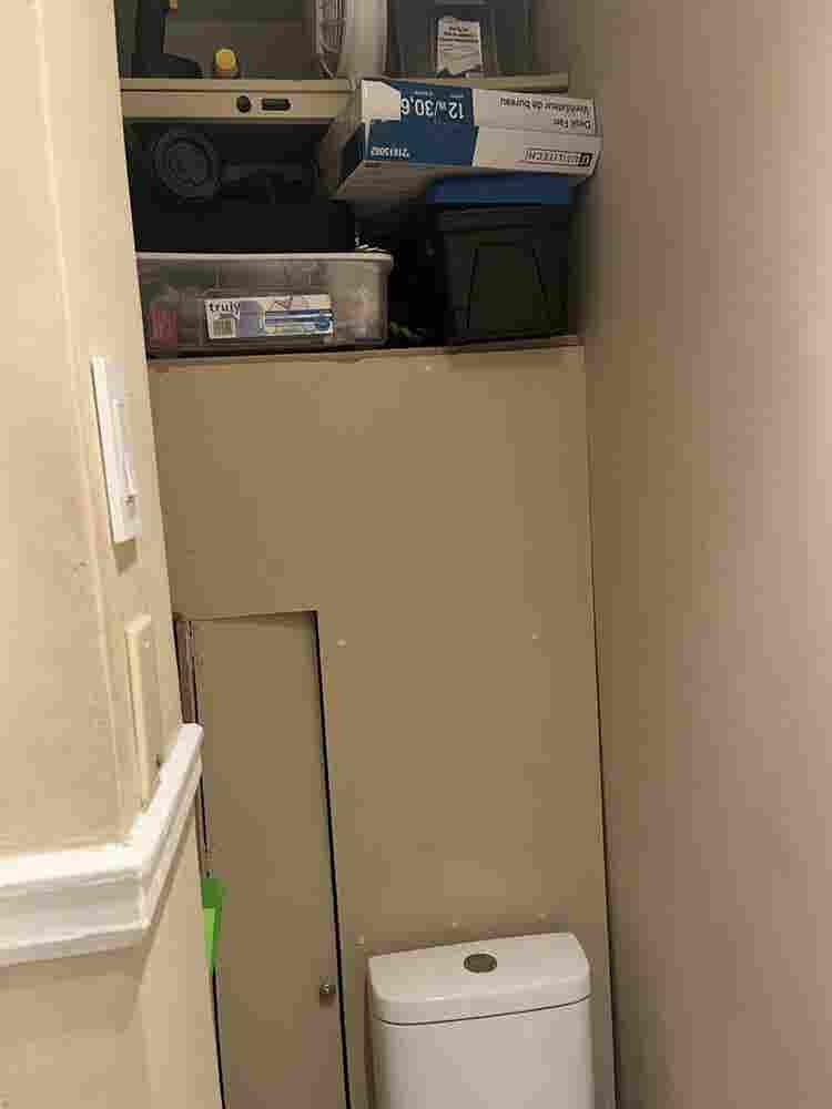 4 private rooms and 2 bathrooms