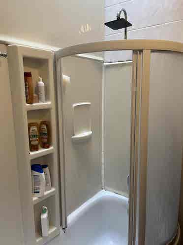 4 private rooms and 2 bathrooms