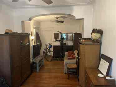 4 private rooms and 2 bathrooms